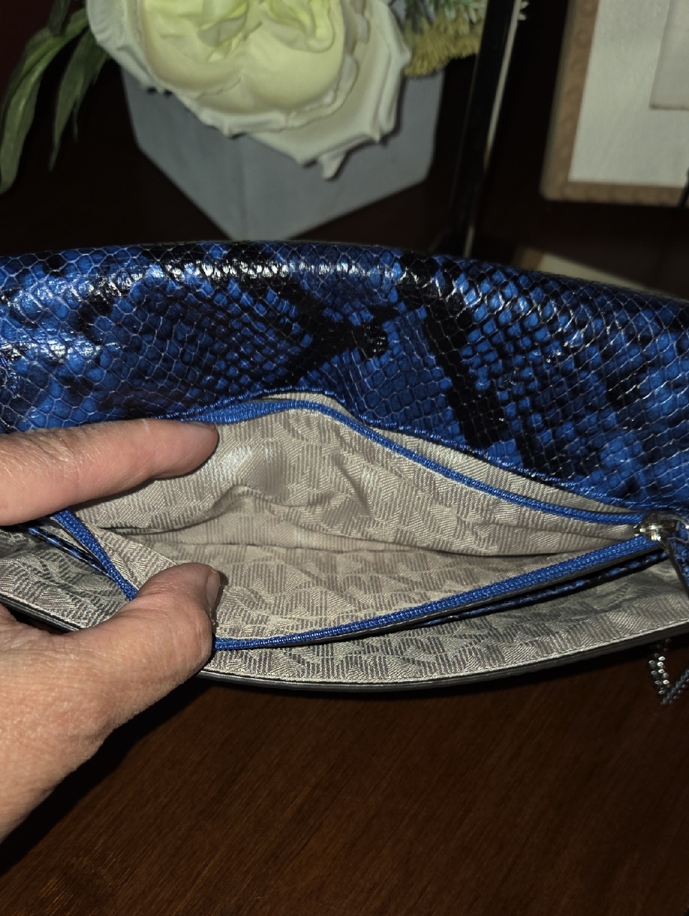 Michael Kors Ellie MD Shoulder Clutch Snake Print Handbag EUC - Picture 13 of 16